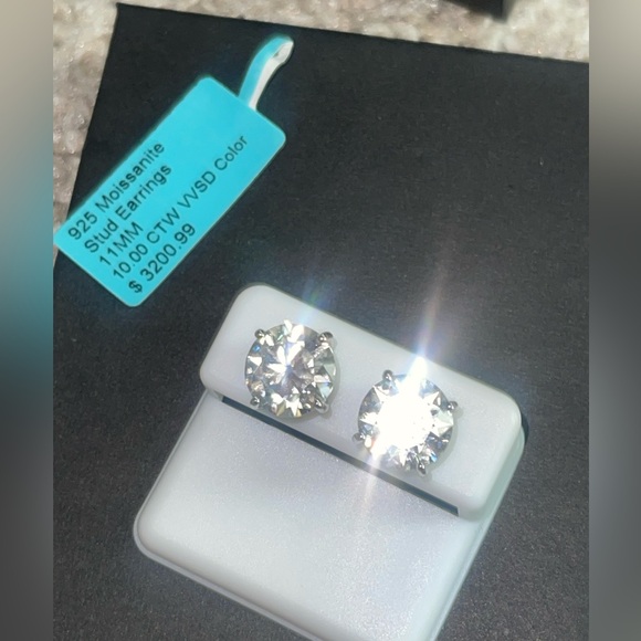 NWT 10CTW 11mm vvsd $3200 moissanite stud screw back earrings